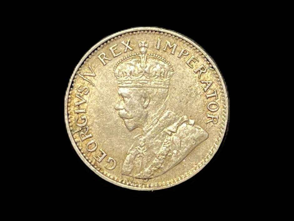 Scarce 1933 SA Union silver 3 pence coin - Higher grade & cracked die