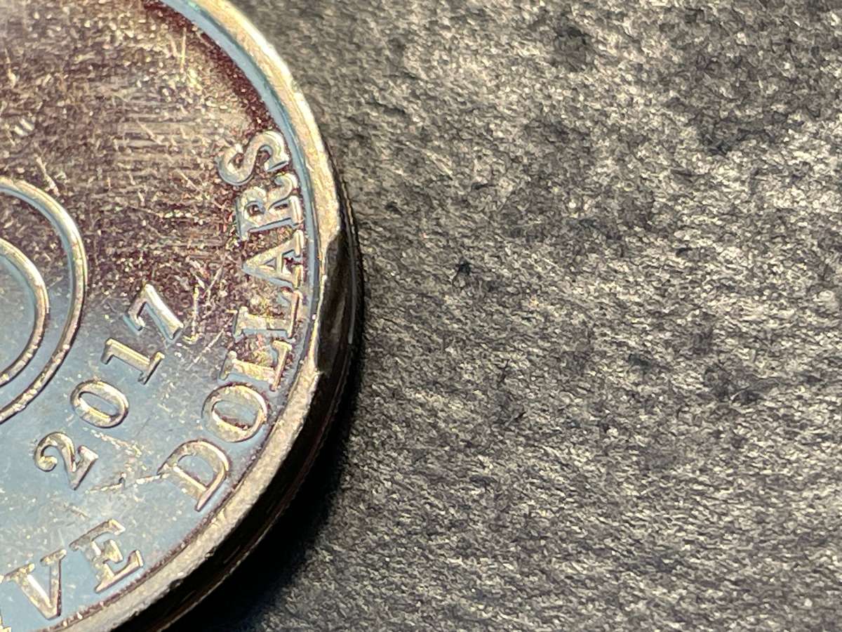 Clipped planchet error Hong Kong 2017 Five dollars coin