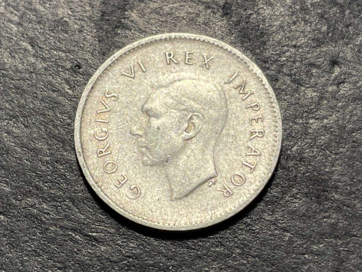 SILVER 1942 King George VI South African 3 pence (3d) coin - Tickey