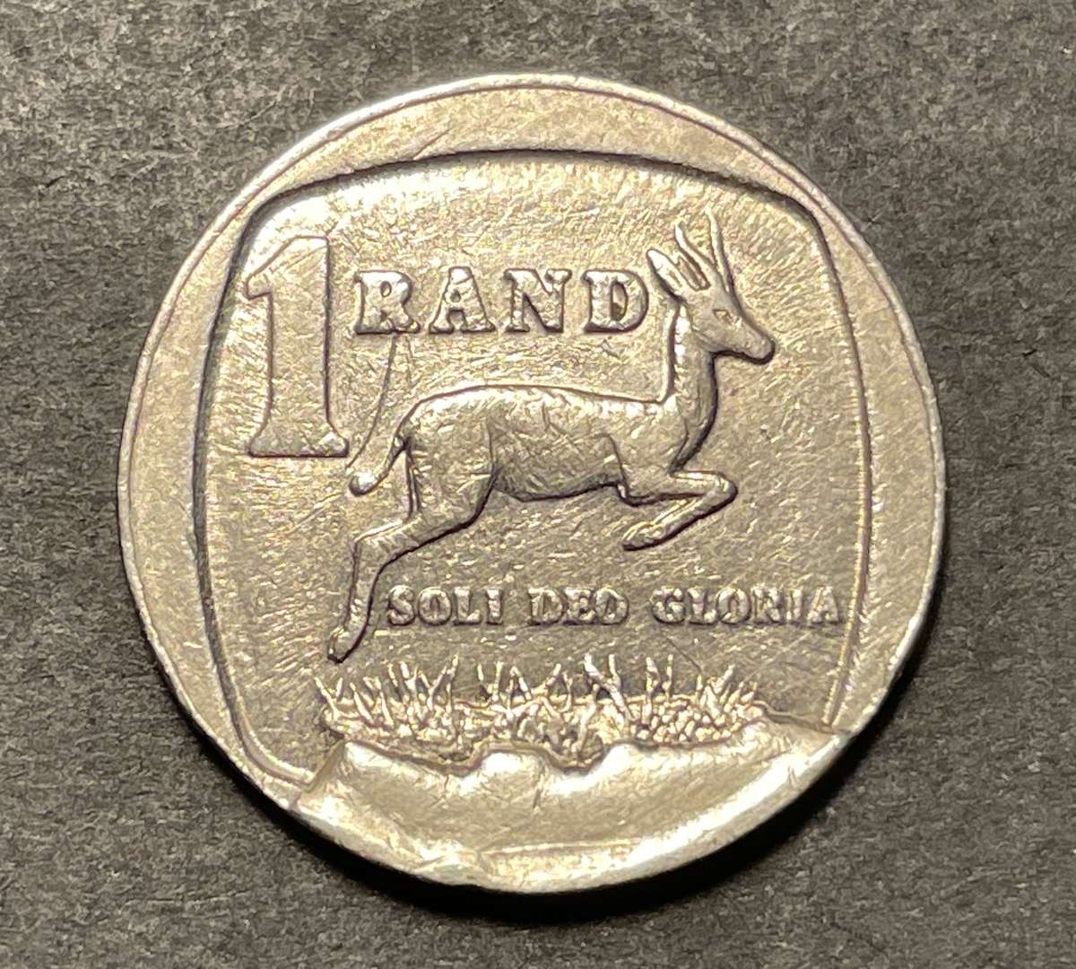 Nice 1994 error RSA 1 Rand coin with a large cud error (Broken die)
