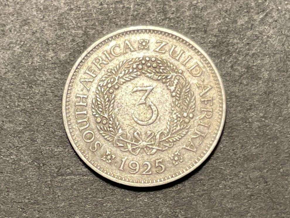 Scarce 1925 SA Union Silver 3 pence (Tickey) coin - Wreath variety - Better grade for this type