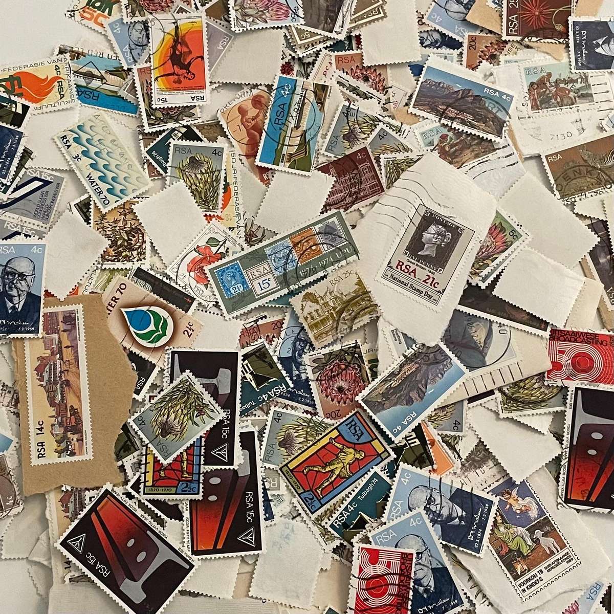 Huge collection of hundreds of Republic of South Africa stamps (1961 onwards) - Lot 1 of 3