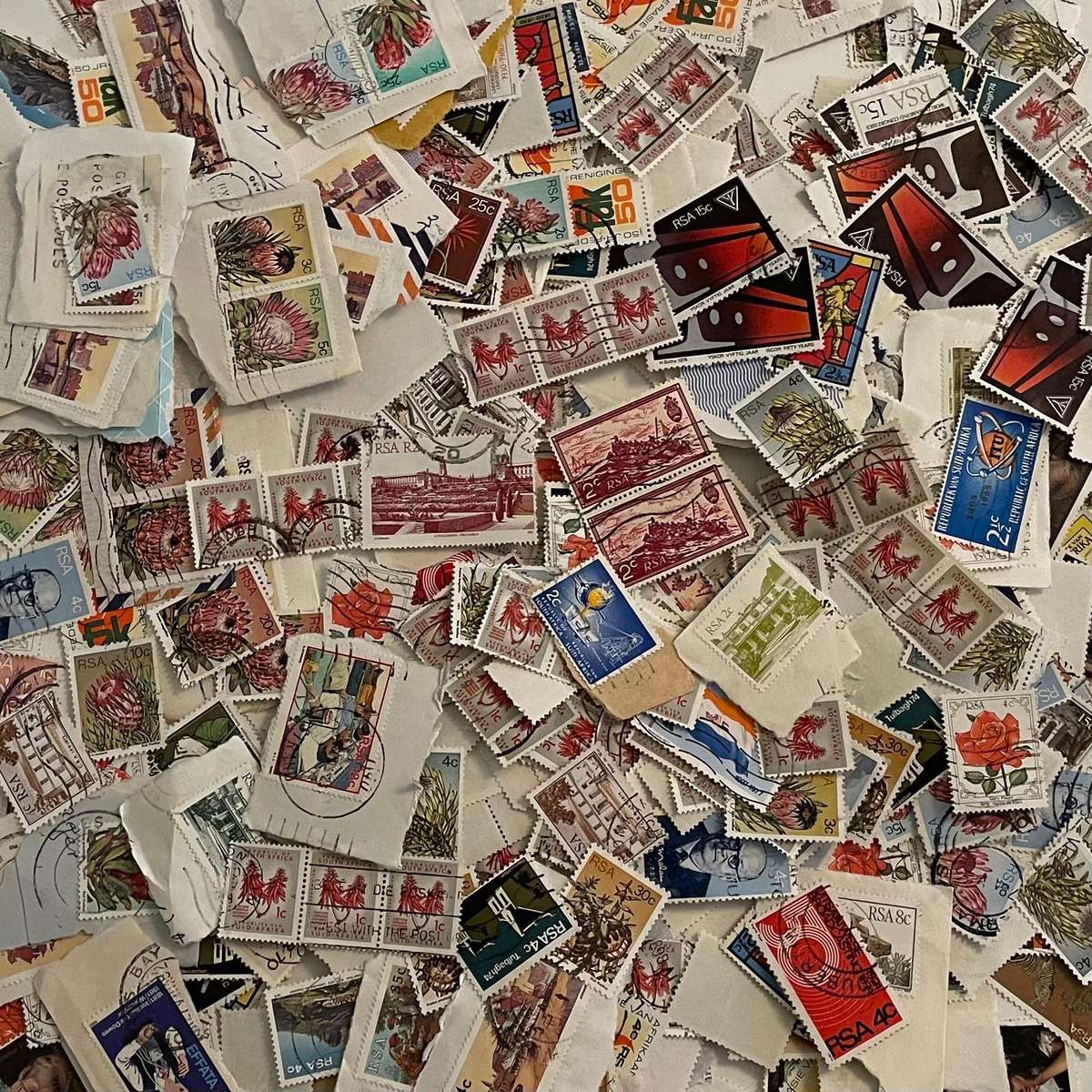 Huge collection of hundreds of Republic of South Africa stamps (1961 onwards) - Lot 3 of 3