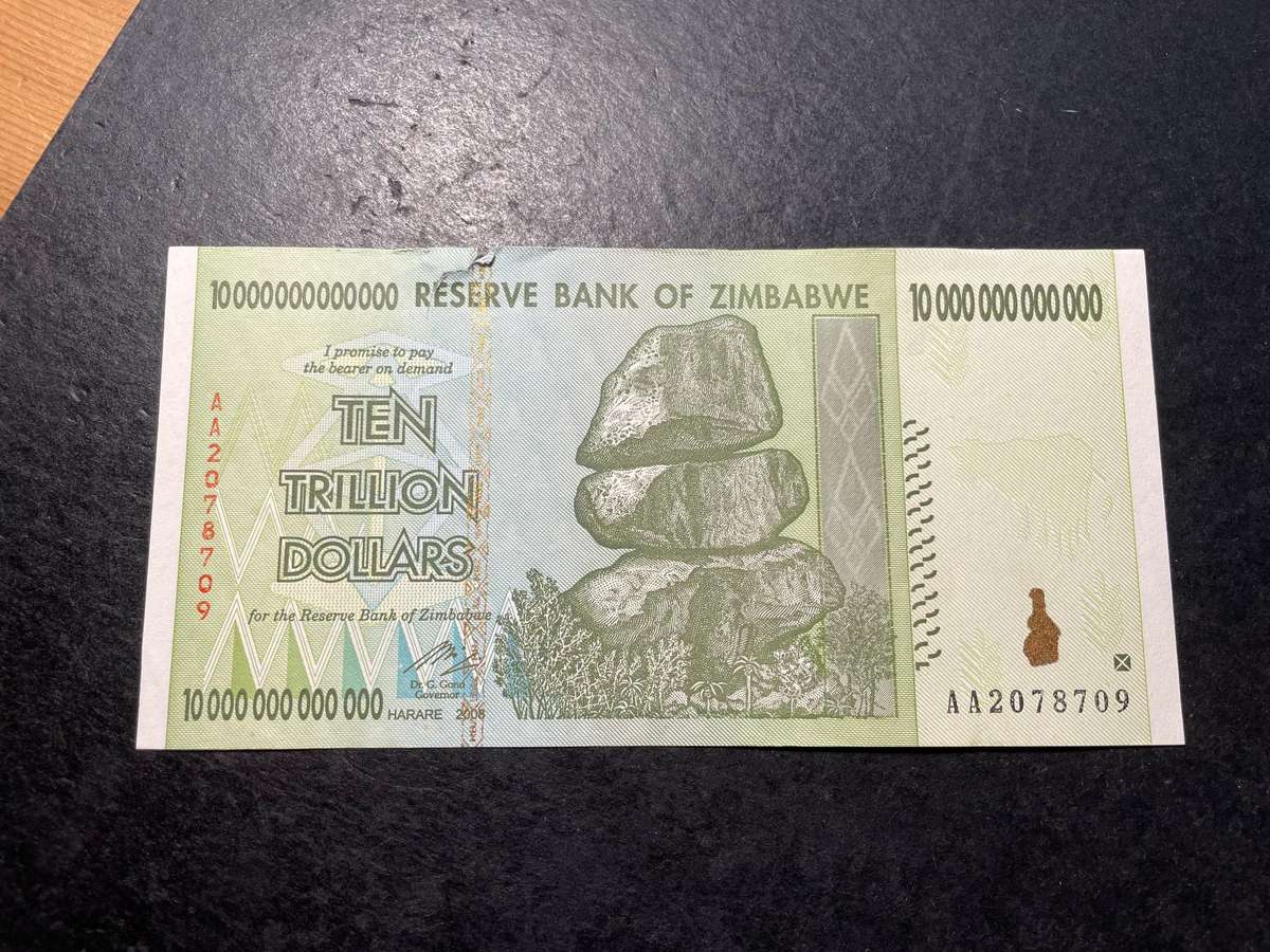 Zimbabwe 10 Trillion dollar banknote - 2008 Hyperinflation - Small tear