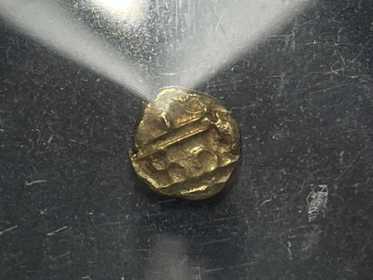 Indian Gold fanam coin NGC graded AU58 - Minted between 1638 and 1812 - Lot 2 of 2