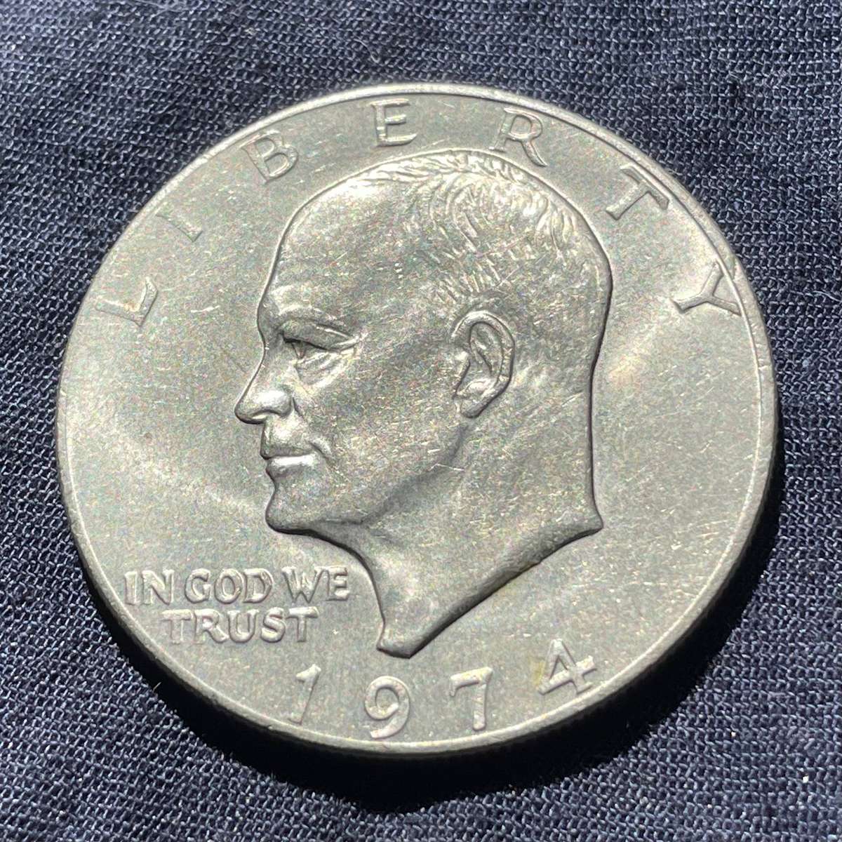 Large American 1974 one dollar ($1) coin - Good condition