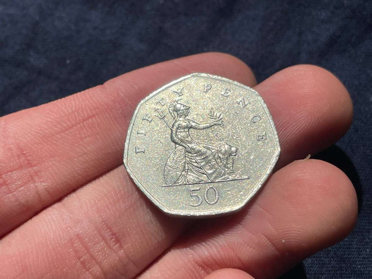 1998 British heptagonal (7-sided) 50 pence coin - Nice condition