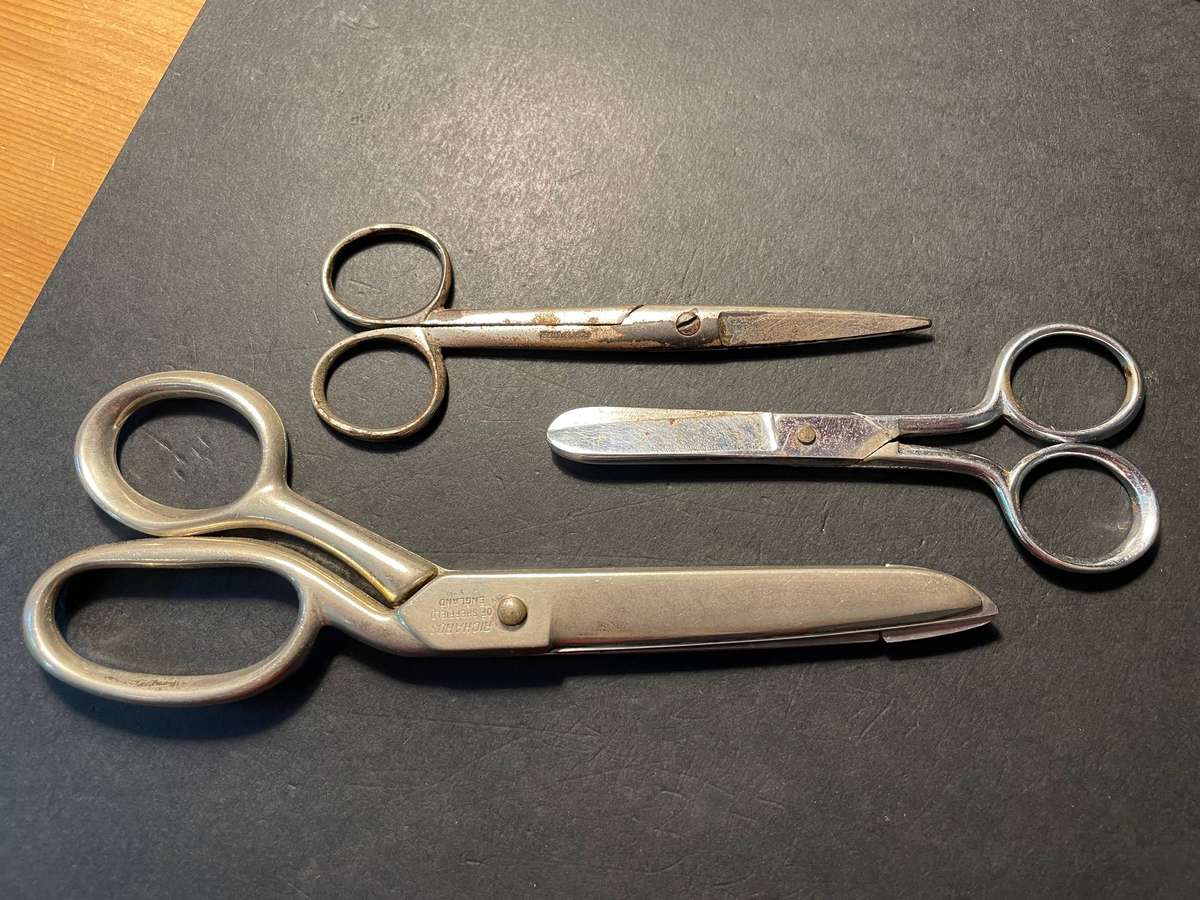 Lot of 3 vintage scissors - As per photos
