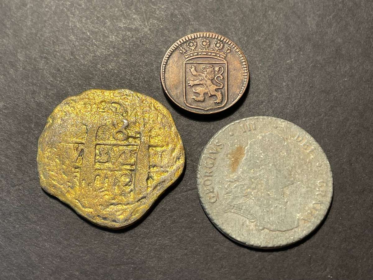 Lot of three Van Riebeeck Replica tokens - As per photos
