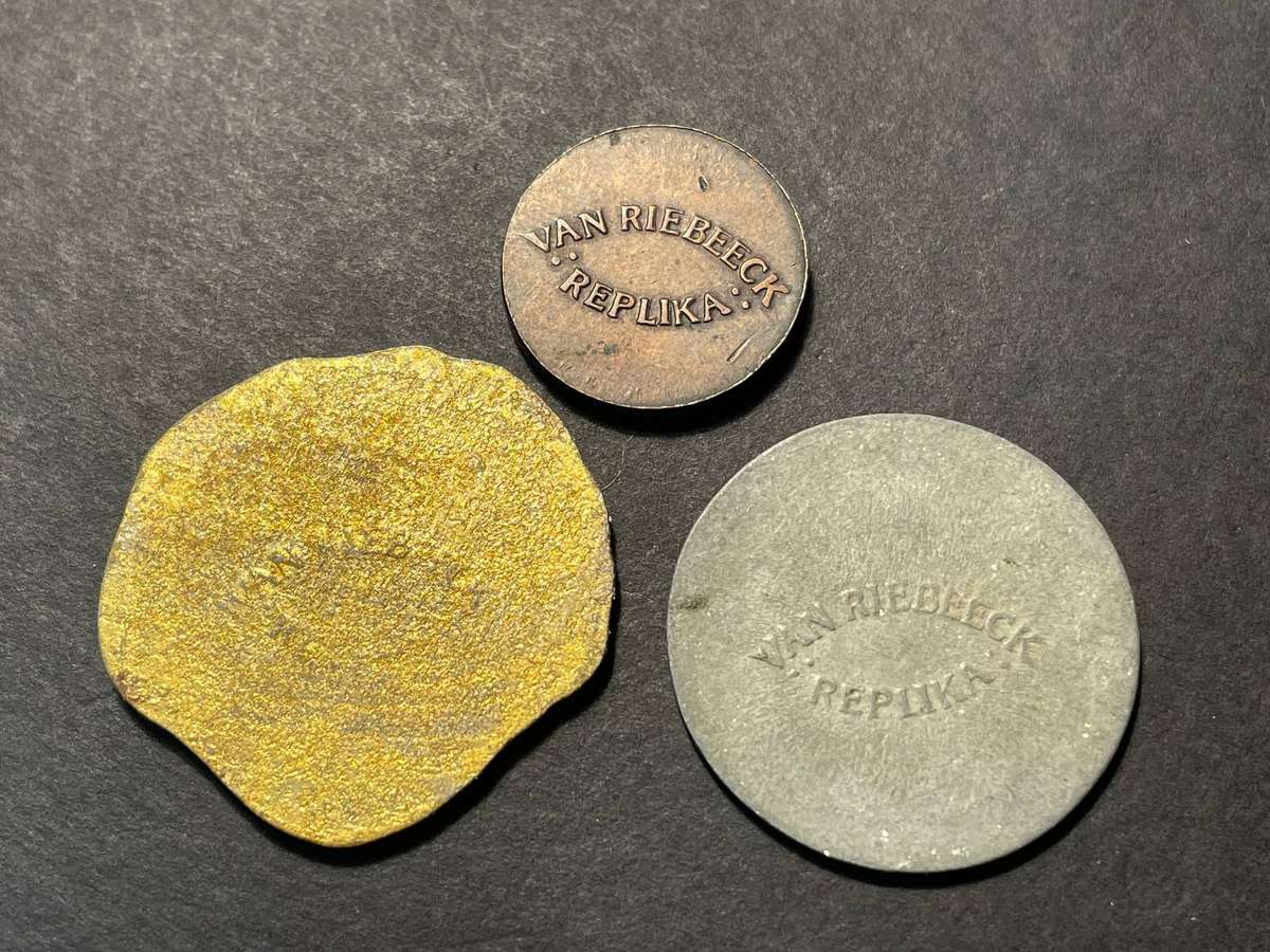 Lot of three Van Riebeeck Replica tokens - As per photos
