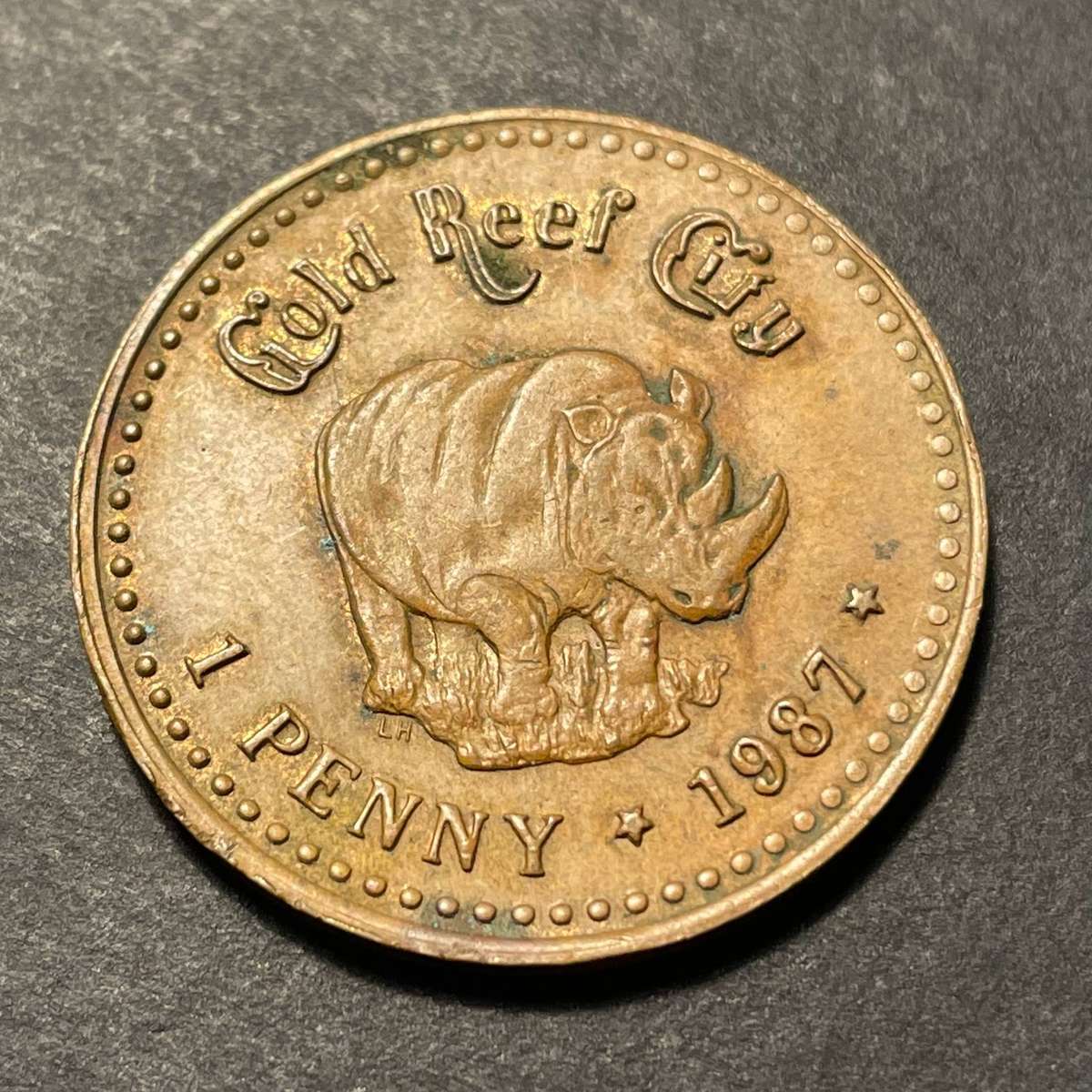 1987 Gold reef city 1 penny token - As per photos