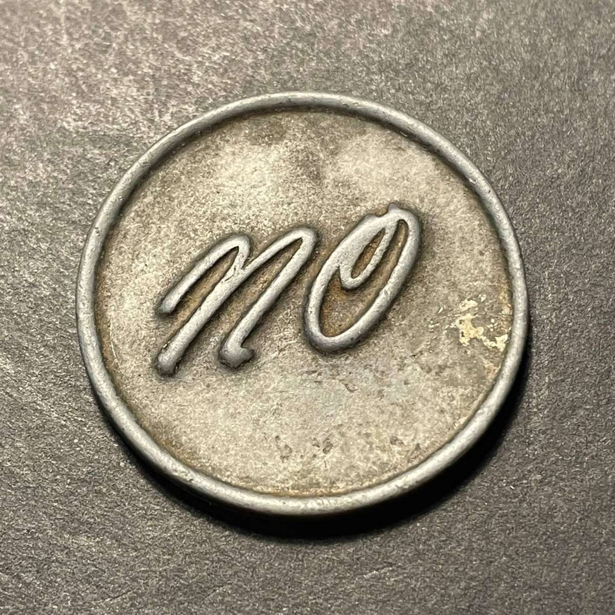 Vintage Yes or No decision maker token