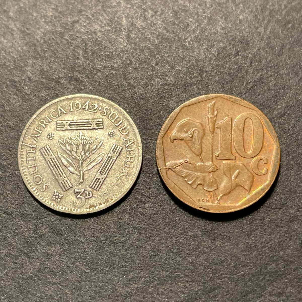 Lot of two coins with cracked die errors - Silver 1942 tickey + 3rd decimal 10 cent