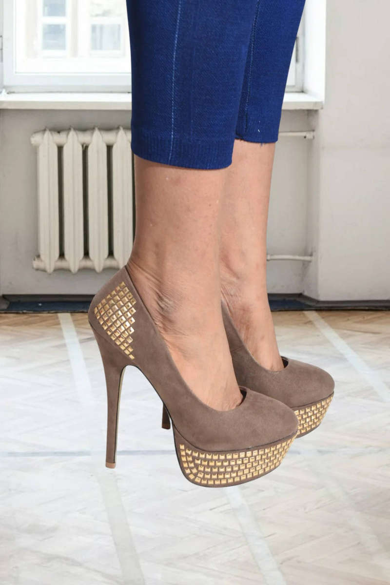 Available in Size 4 ONLY Stunning and Fashionable Brown diamante Heels