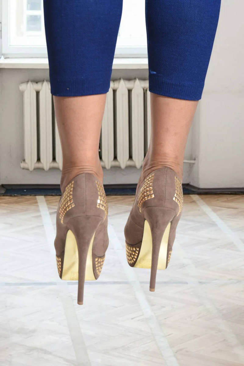 Available in Size 4 ONLY Stunning and Fashionable Brown diamante Heels