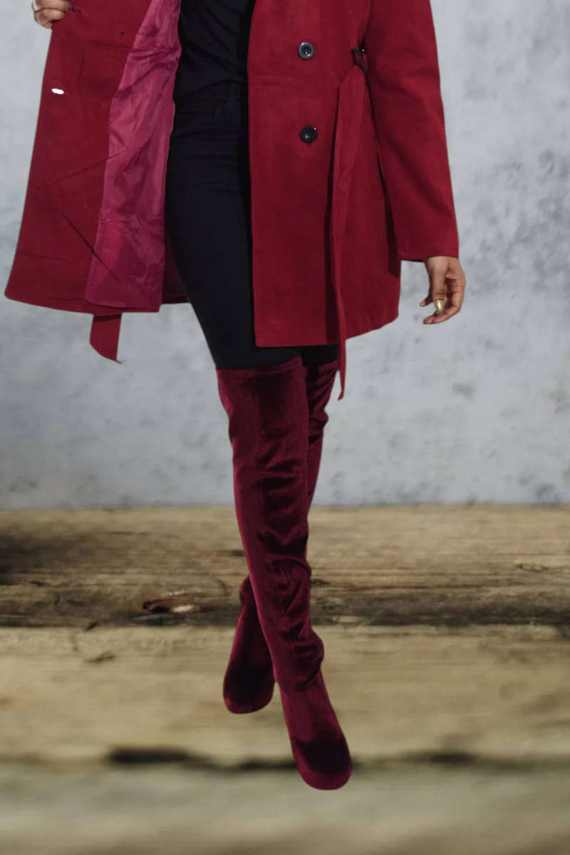 Size 7 ONLY  Ladies Stunning Burgundy Knee High Boots