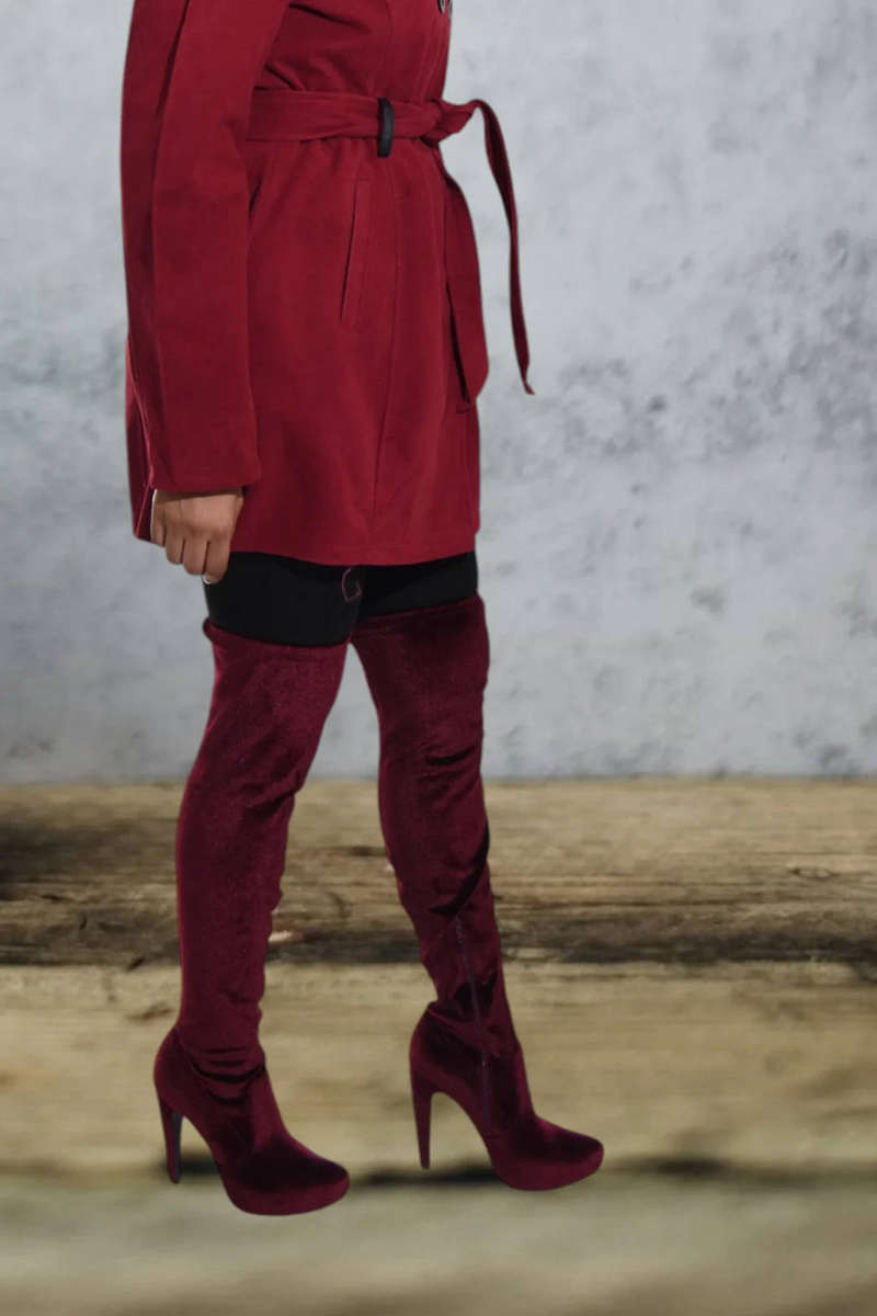 Size 7 ONLY  Ladies Stunning Burgundy Knee High Boots