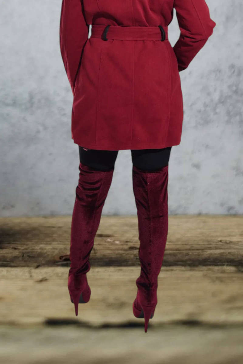 Size 7 ONLY  Ladies Stunning Burgundy Knee High Boots