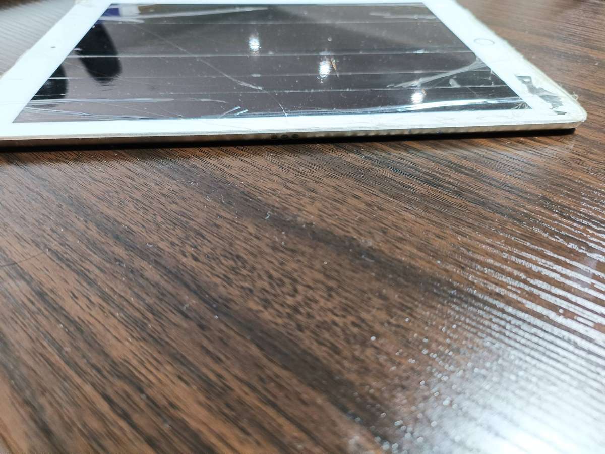 Apple iPad Pro 9.7" (1st Gen)  A1674