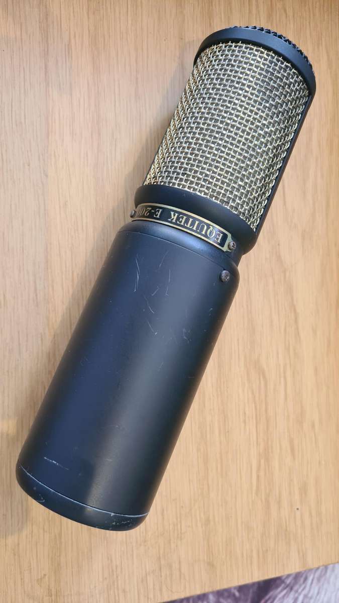 CAD Equitek E-200 microphone