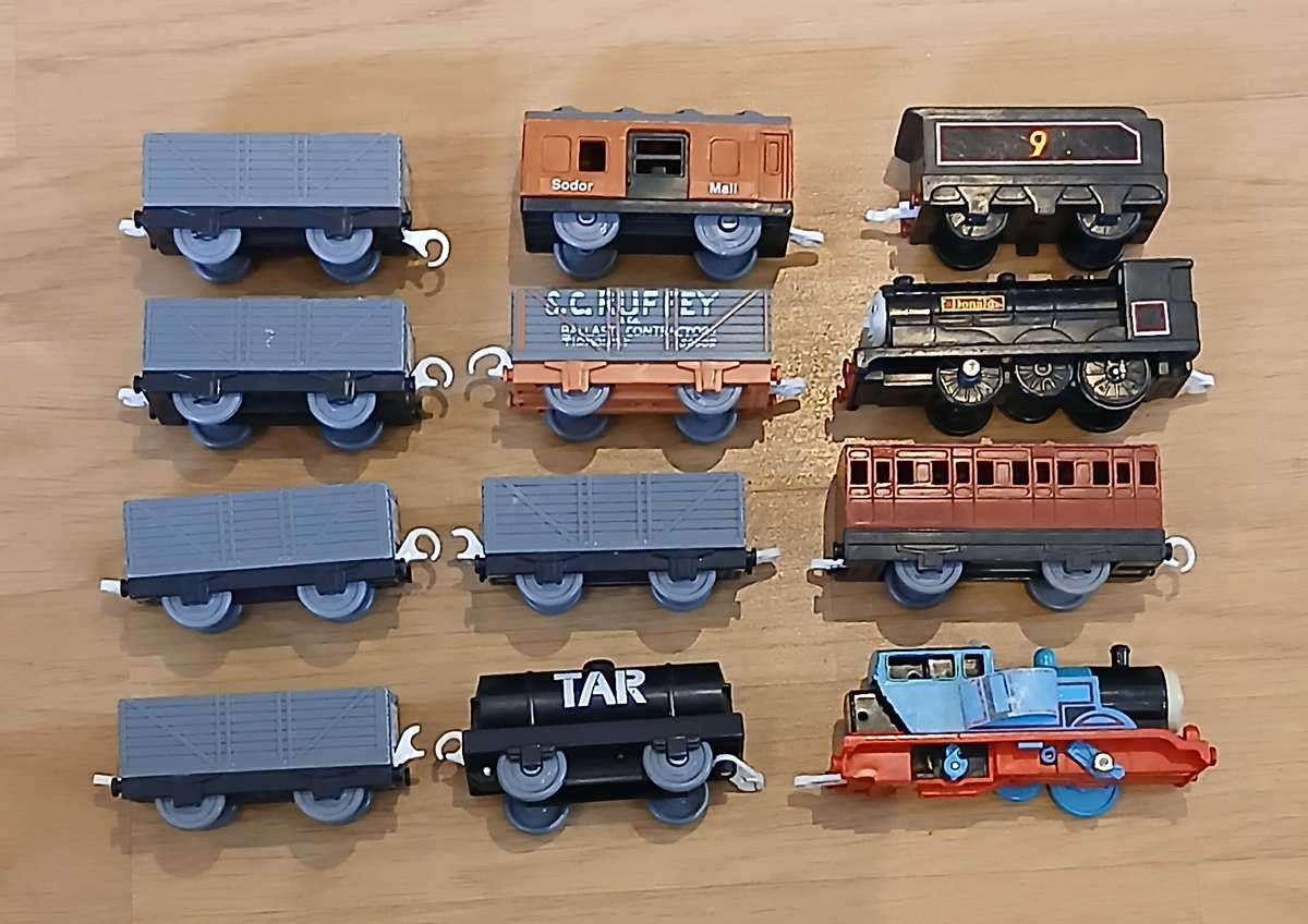 TOMY Thomas train set coaches