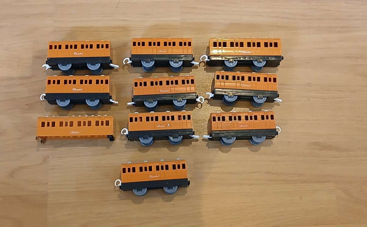 TOMY Thomas train coaches