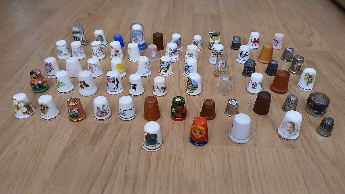 Thimble collection - 62 thimbles