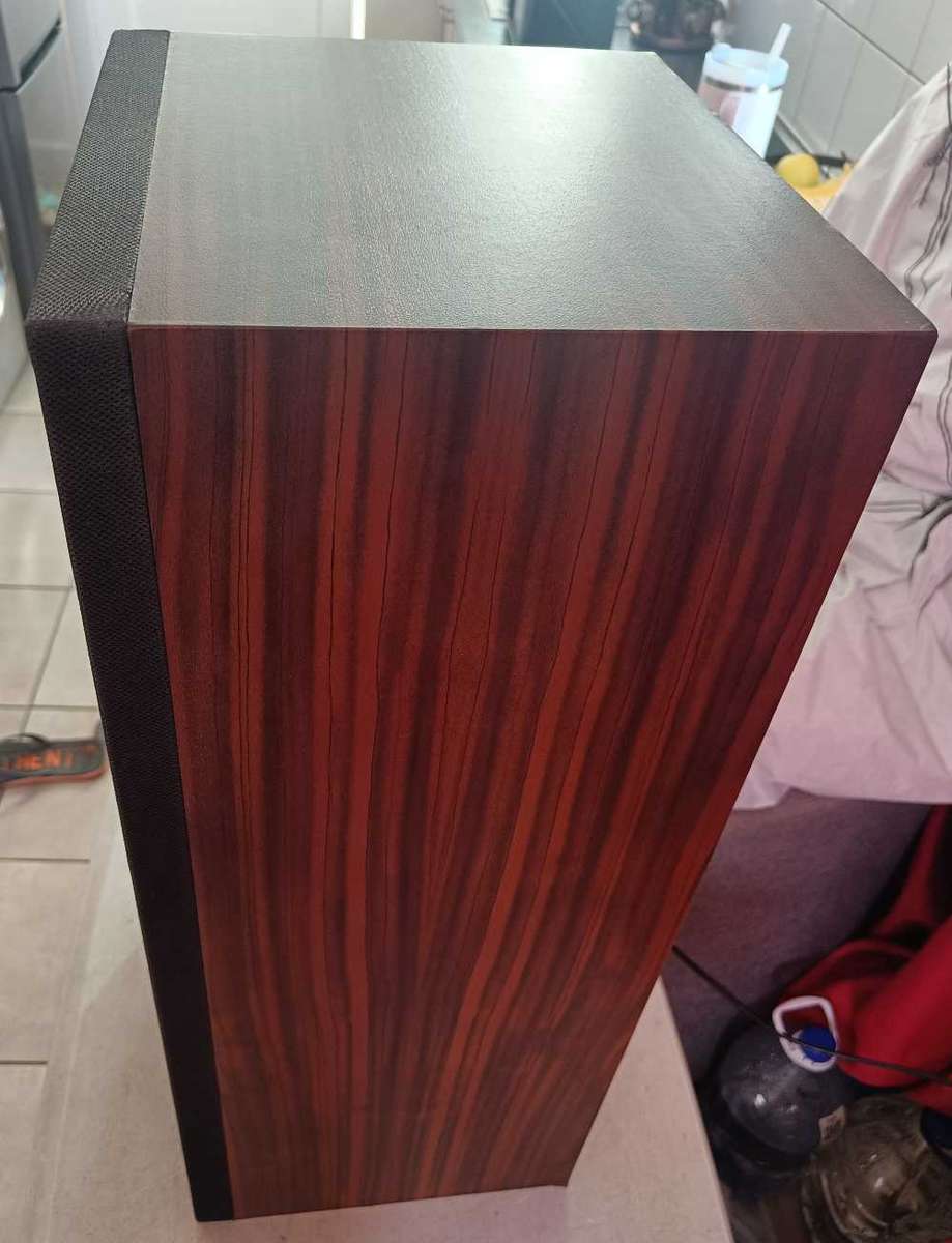 Sansui floorstanding speakers