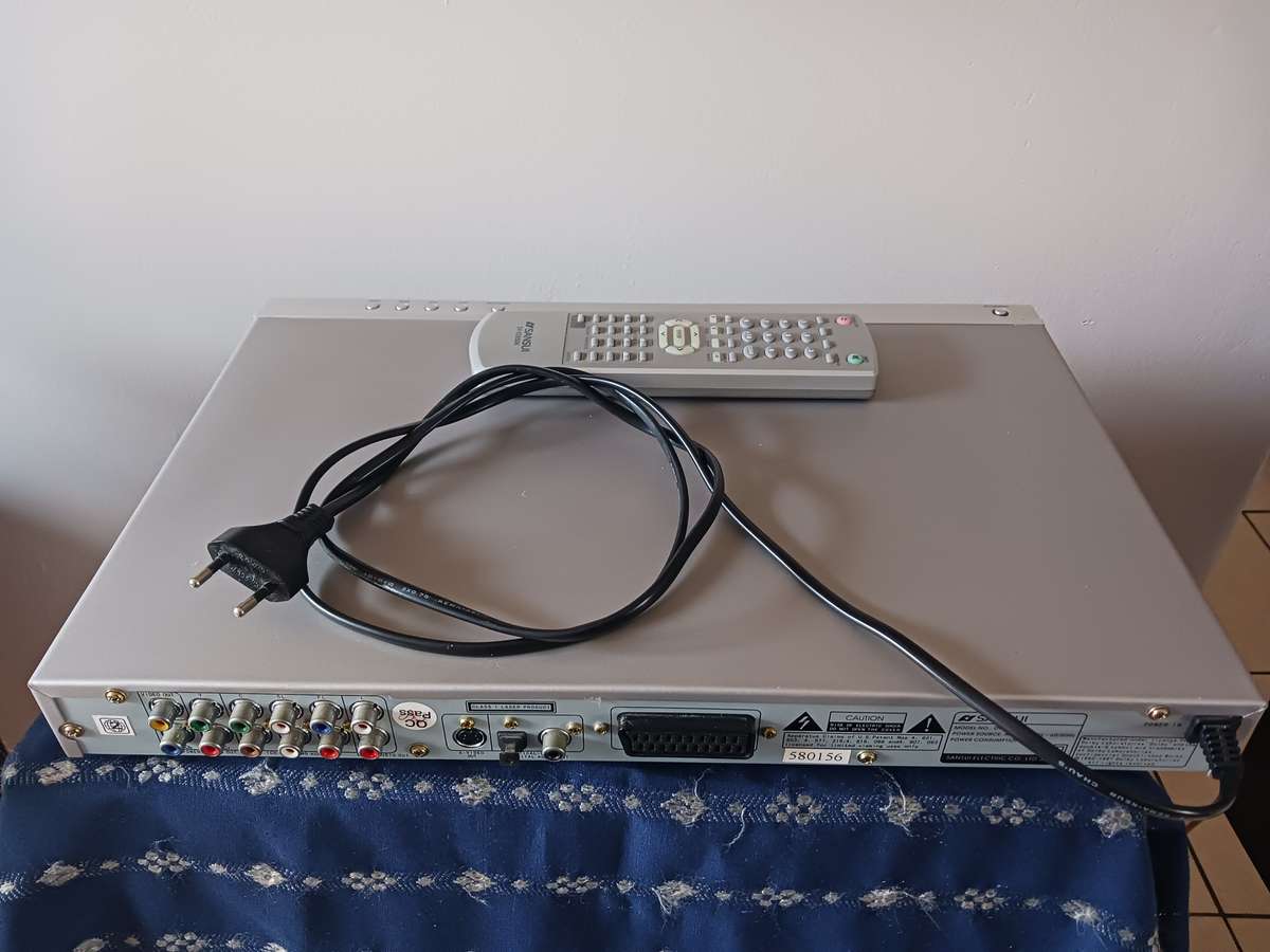 Sansui -  DVD / CD Player model DV-X 2850K,with remote and 6 movies