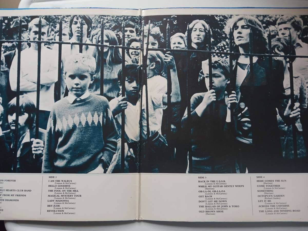 The Beatles - 1967- 1970  ( Quality 1973 UK pressing in NM 2 x vinyl LP )