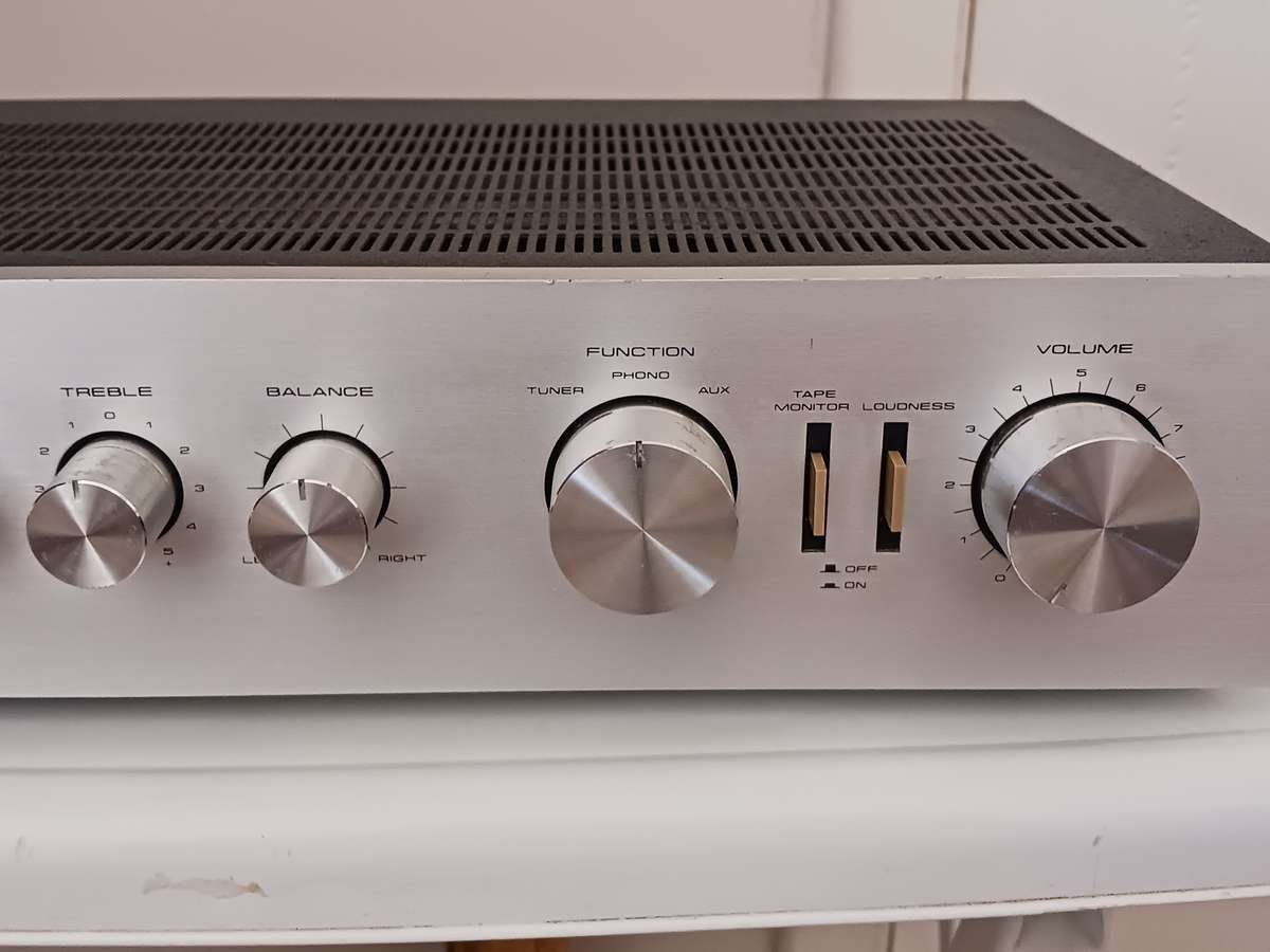 Pioneer Vintage Stereo Amplifier  SA 408   (20 watts per channel ) in good working order