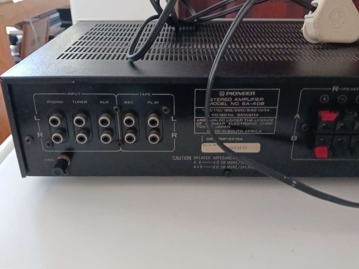 Pioneer Vintage Stereo Amplifier  SA 408   (20 watts per channel ) in good working order