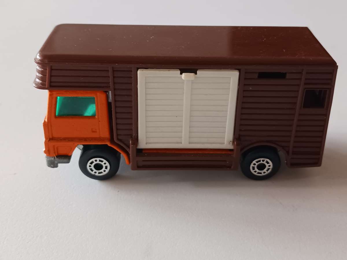 Matchbox Truck - Horse Box  ( in a like new condition )