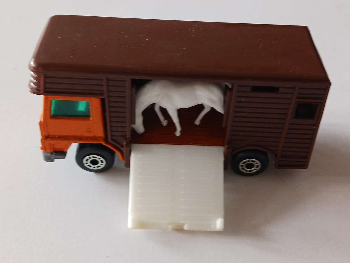Matchbox Truck - Horse Box  ( in a like new condition )