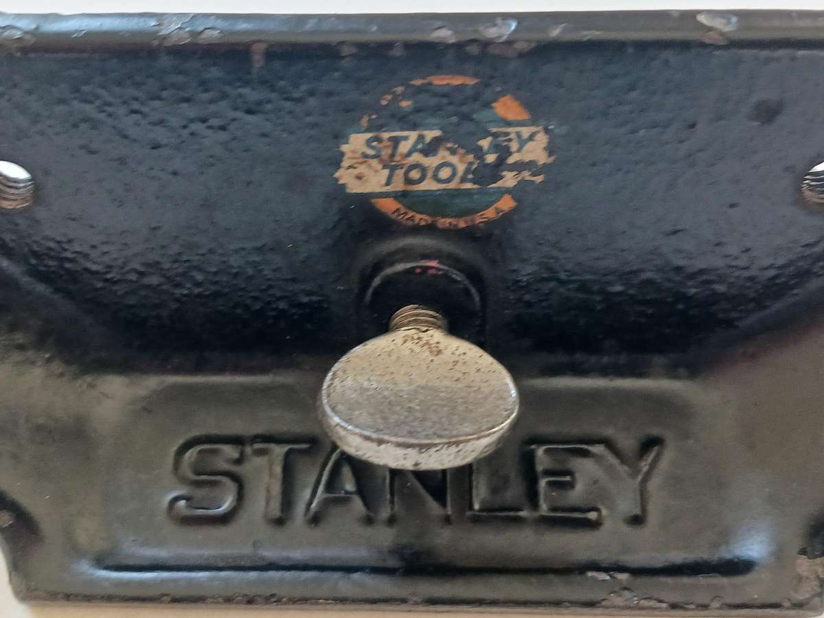 Vintage Stanley Wood Plane No. 80 made in USA - in a good used working condition.