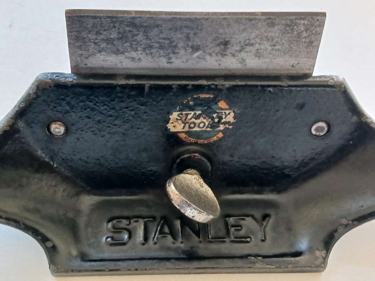 Vintage Stanley Wood Plane No. 80 made in USA - in a good used working condition.
