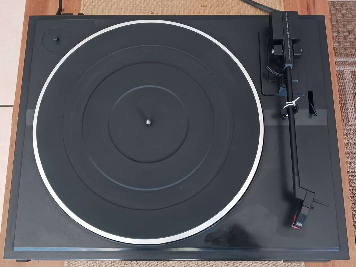 Kenwood Turntable - Model KD 37R ( in good working condition.)