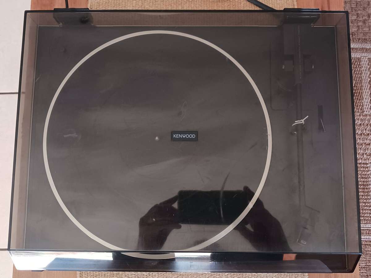 Kenwood Turntable - Model KD 37R ( in good working condition.)
