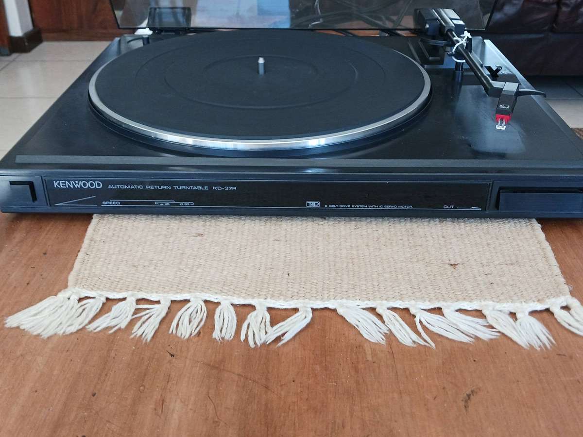 Kenwood Turntable - Model KD 37R ( in good working condition.)