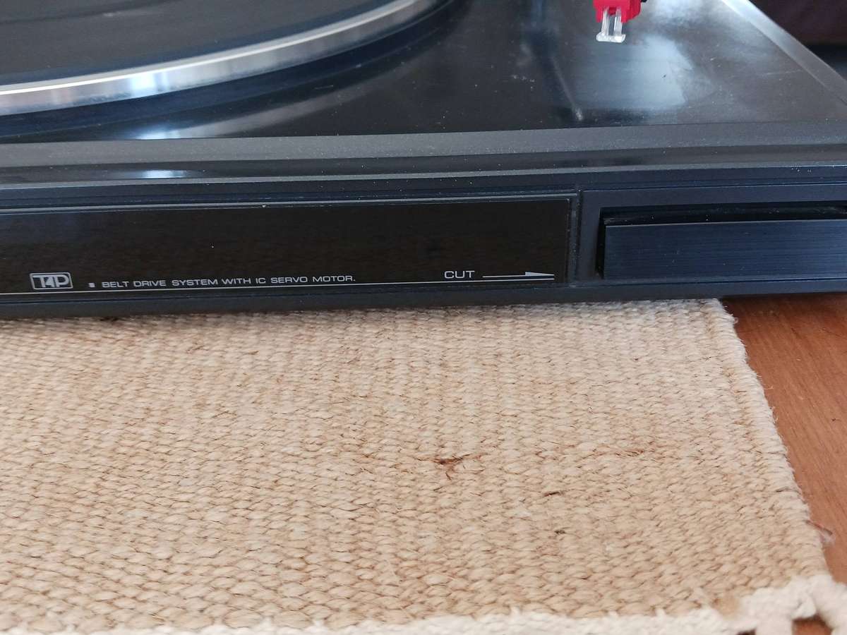 Kenwood Turntable - Model KD 37R ( in good working condition.)