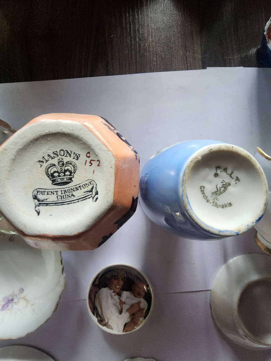A collection of antique and vintage china and porcelain items,