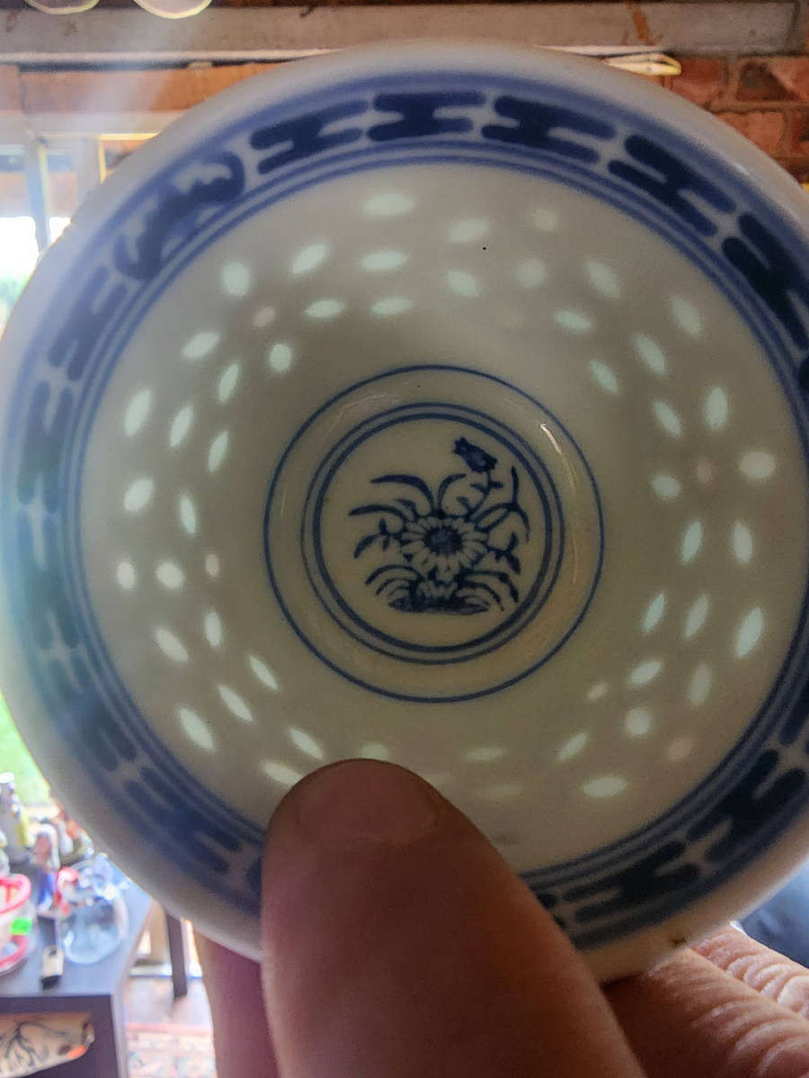 Collection of Japanese and Chinese porcelain items.