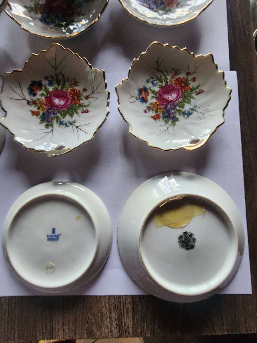 A collection of antique and vintage china and porcelain items,