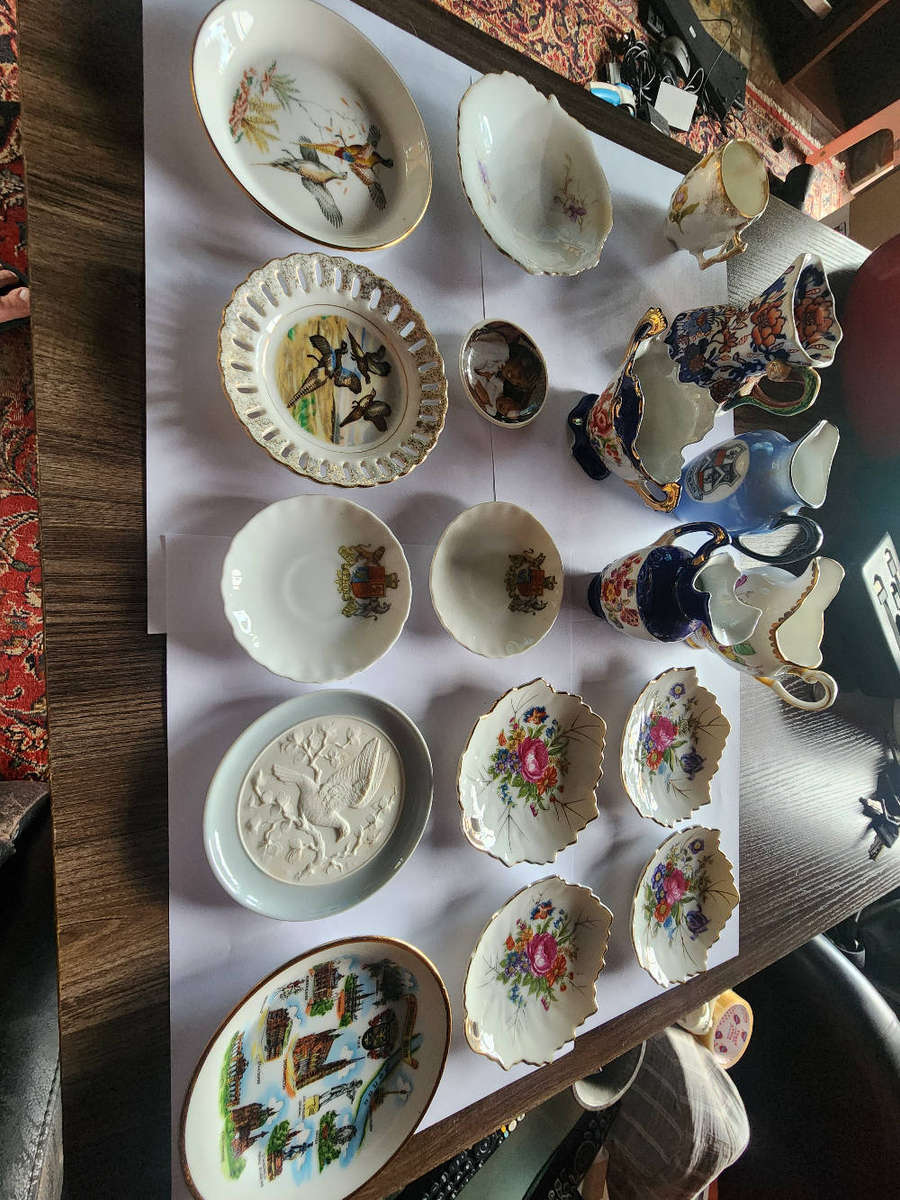 A collection of antique and vintage china and porcelain items,