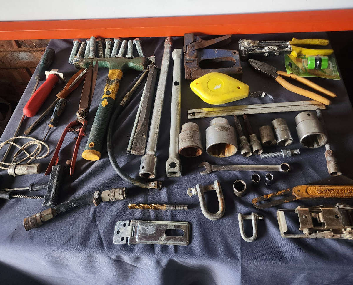 Mixed lot tools. Including vintage Stanley knives and Mark well L3 tacker