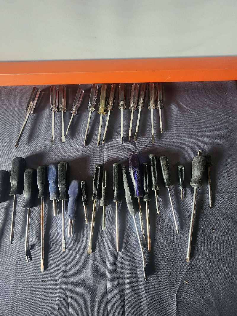 Mixed lot tools, screwdrivers.