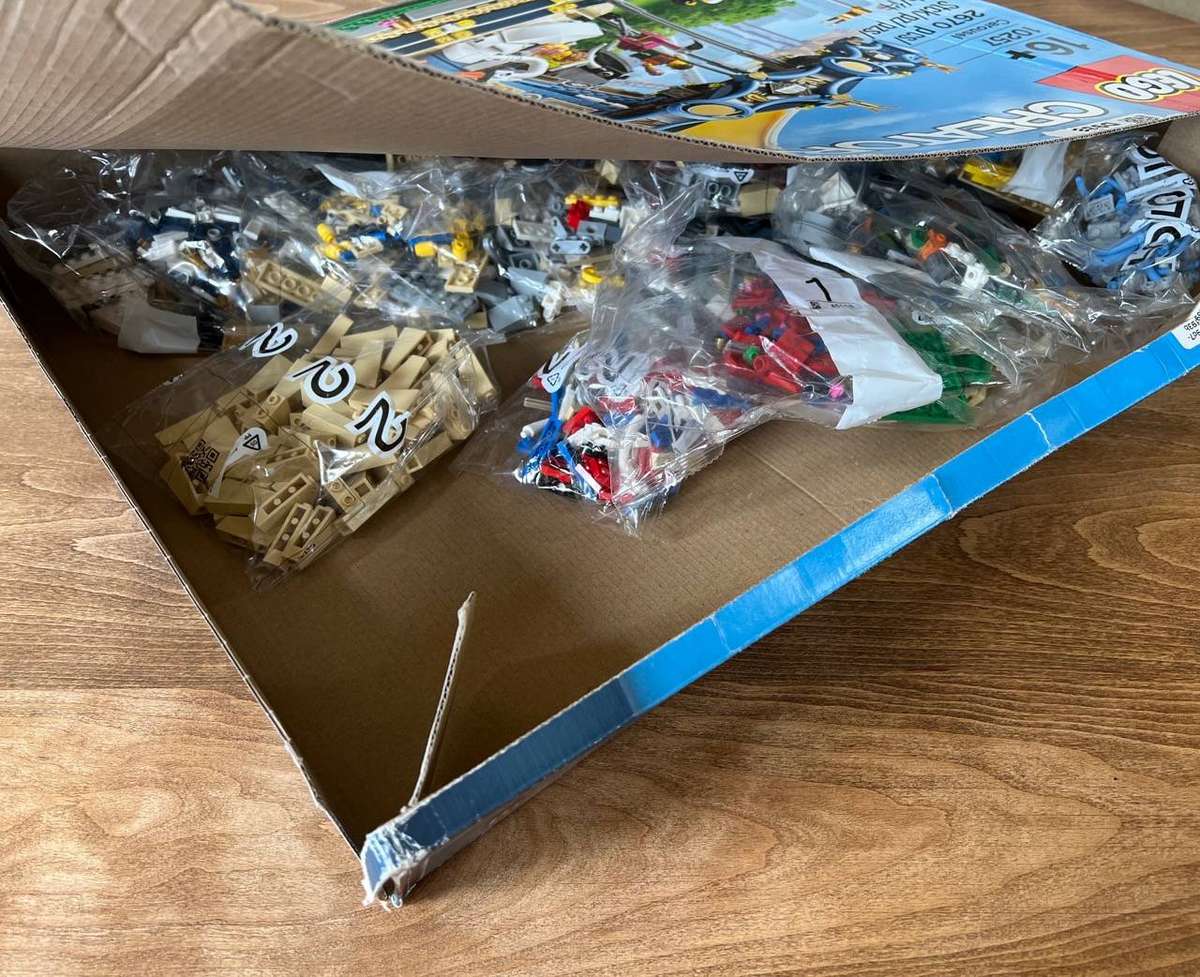 New LEGO Creator Expert Carousel - New in Opened Box - Discontinued (10257)