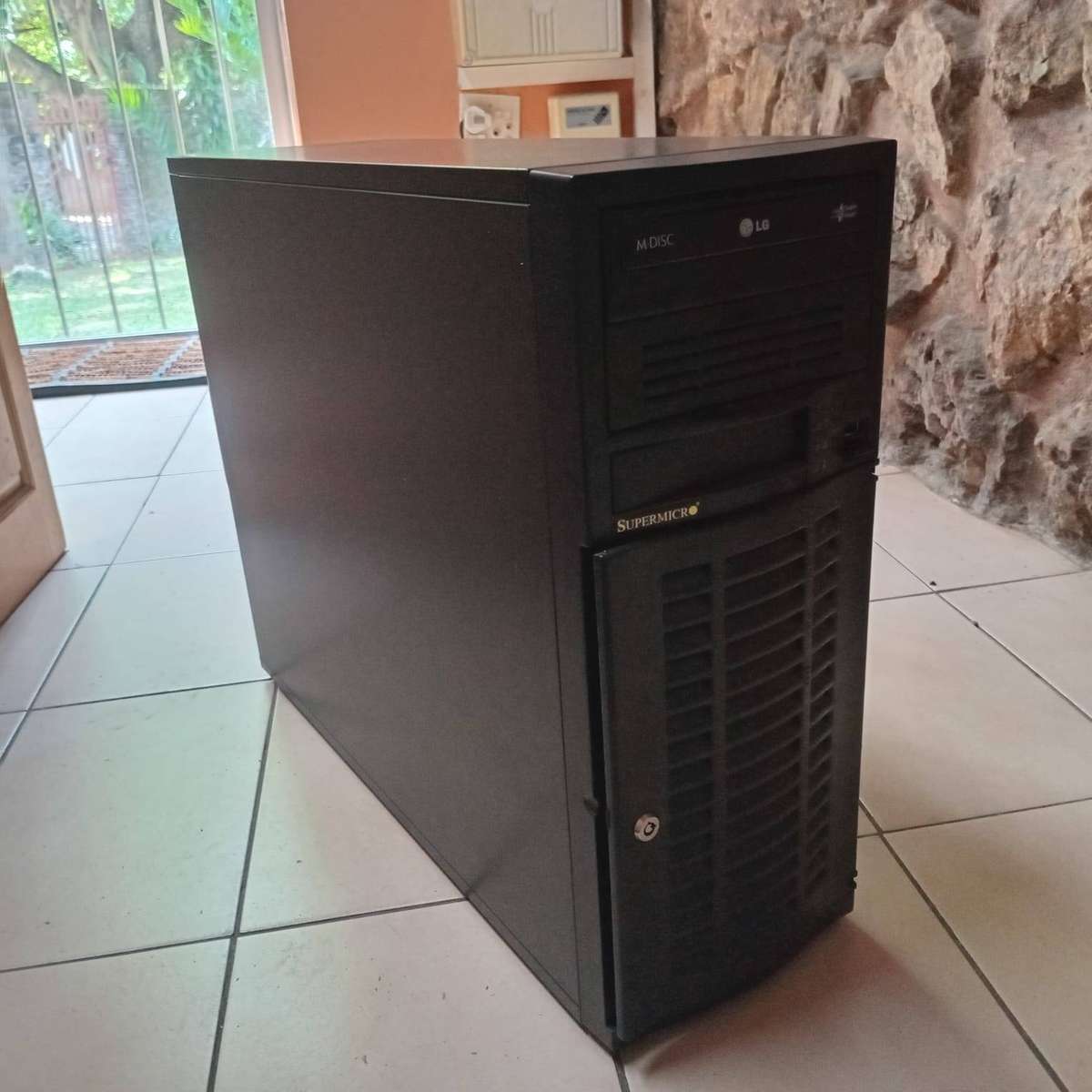 SuperMicro Xeon e3-1220 Desktop/Server