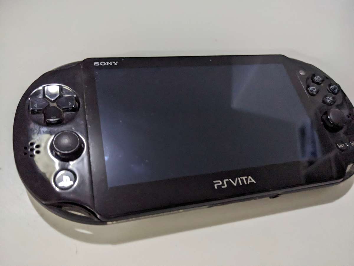 PlayStation Vita (2000 model)(With Case and Killzone Mercenary game)