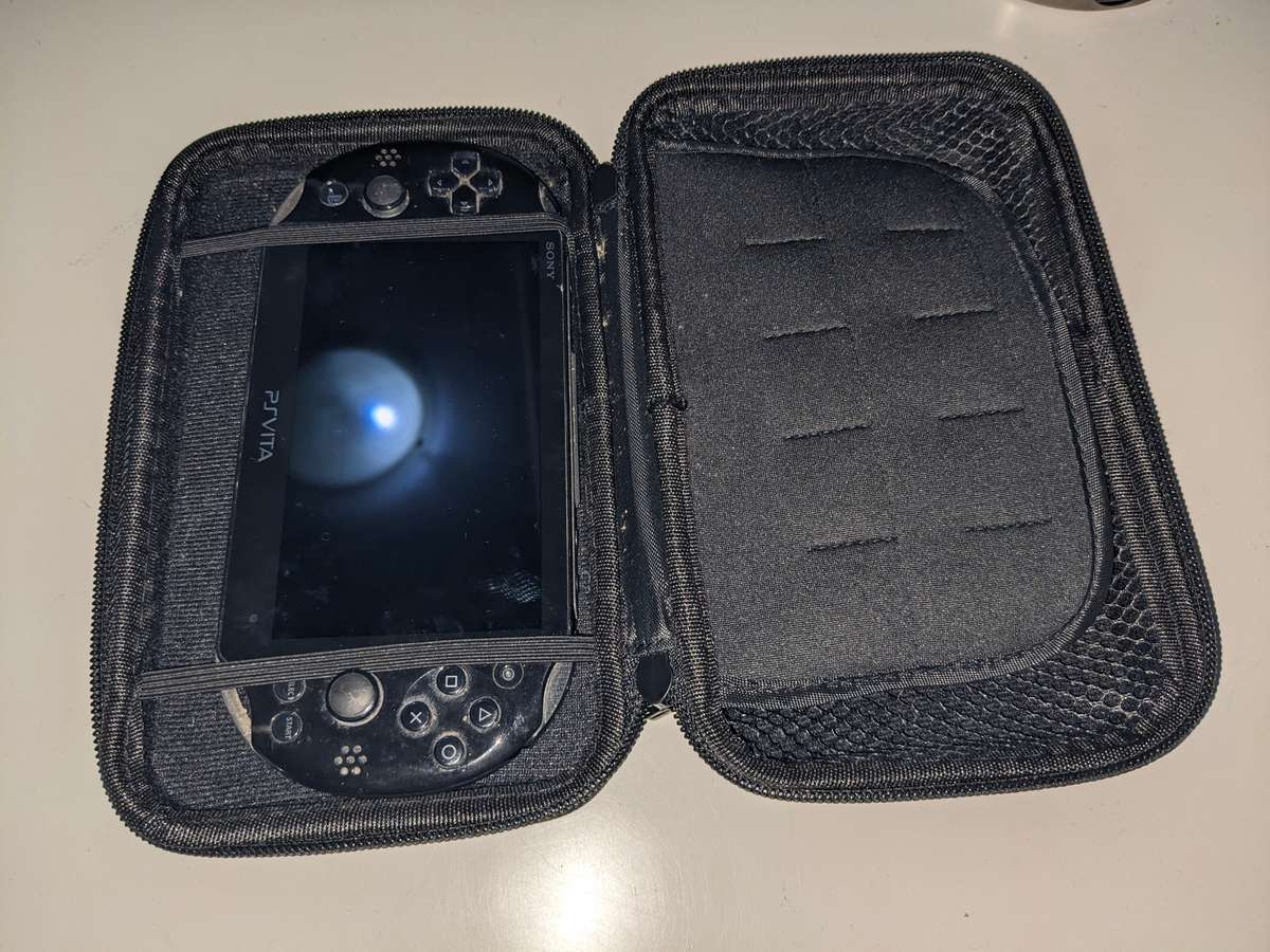 PlayStation Vita (2000 model)(With Case and Killzone Mercenary game)